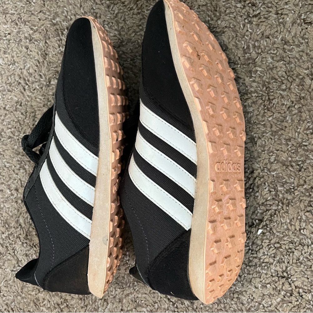 Women’s shoes sneakers